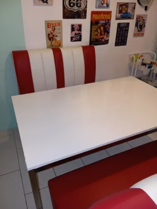 Mesa moderna Ikea,acabado de alto brillo, acero