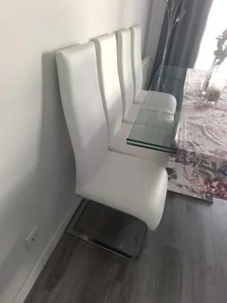 4 Sillas Polipiel Blancas, 25€ cada silla
