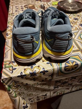 Zapatillas Hoka Azul y Amarillo