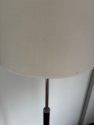 Lámpara de pie elegante estilo cuero