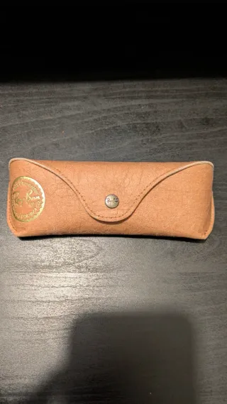 Gafas de sol Ray-Ban plateadas y moradas