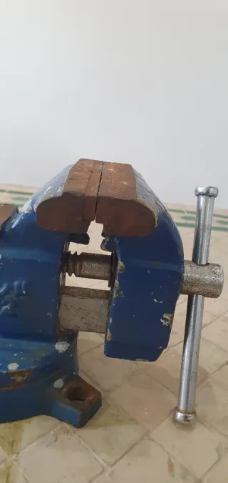 Tornillo de banco antiguo 3 1/2