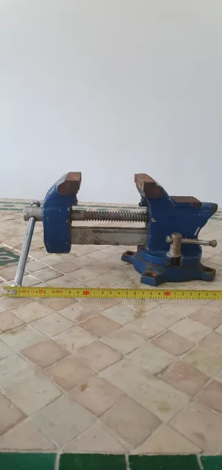Tornillo de banco antiguo 3 1/2