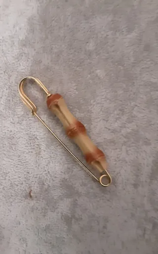 Bracciale perle e spilla dorata