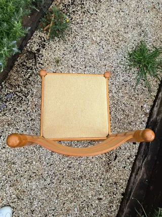 Silla de madera con cojín tapizado 25 unidades