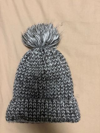 Gorro lana tejido pompón gris y blanco
