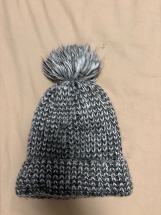 Gorro lana tejido pompón gris y blanco