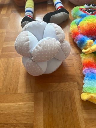 Lote de peluches: Bob Esponja, Huggy Wuggy, etc.