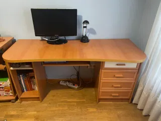 Escritorio madera con cajones y baldas