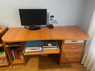 Escritorio madera con cajones y baldas
