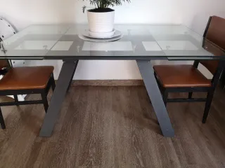 Mesa de comedor cristal y metal