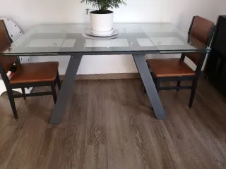Mesa de comedor cristal y metal