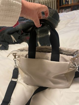 Bolso Parfois mano y bandolera beige/negro