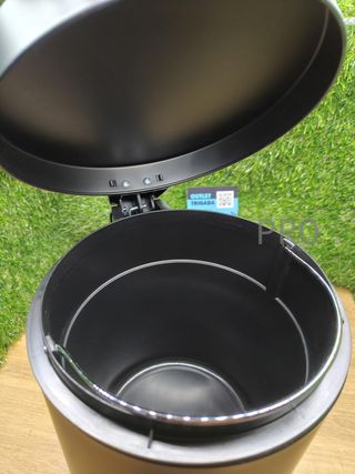 Cubo de basura con pedal Dirt Devil