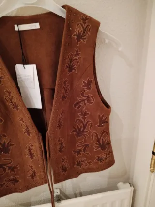 Chaleco Zara antelina abalorios bordados