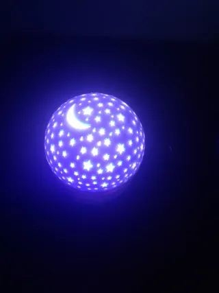 Proyector de estrellas y lunas en techos y paredes