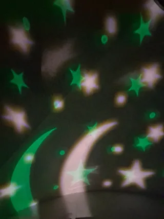 Proyector de estrellas y lunas en techos y paredes