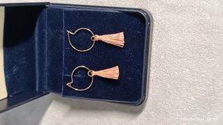 Orecchini piccoli con nappe ROSA