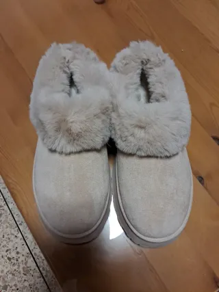 Zapatillas calentitas beige talla 41