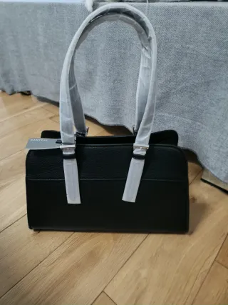 Bolso Parfois negro simil piel asas cortas