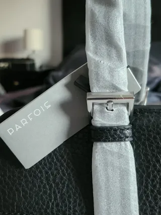 Bolso Parfois negro simil piel asas cortas