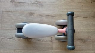 Triciclo. Bicicleta de aprendizaje rosa Sawyer