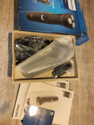 Philips Shaver series 1000 Afeitadora en seco para afeitado práctico y sencillo