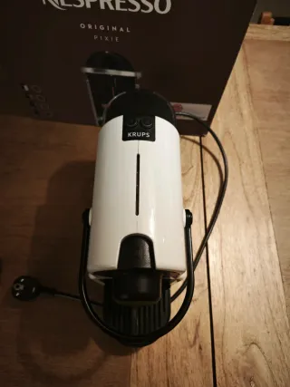 Cafetera Nespresso Pixie Blanca