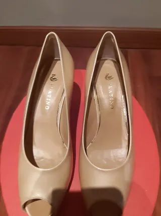 Zapatos Peep Toe Beige Talla 38 en charol