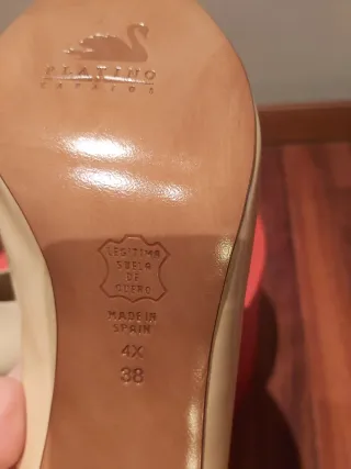 Zapatos Peep Toe Beige Talla 38 en charol