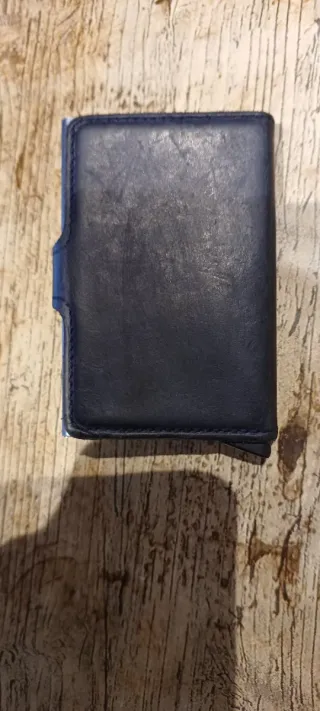 Tarjetero SECRID Miniwallet Piel Azul y Aluminio.