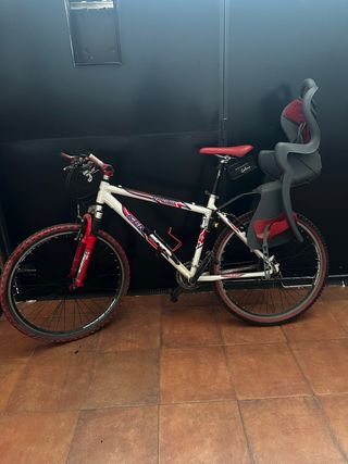 Bicicleta con silla para niño