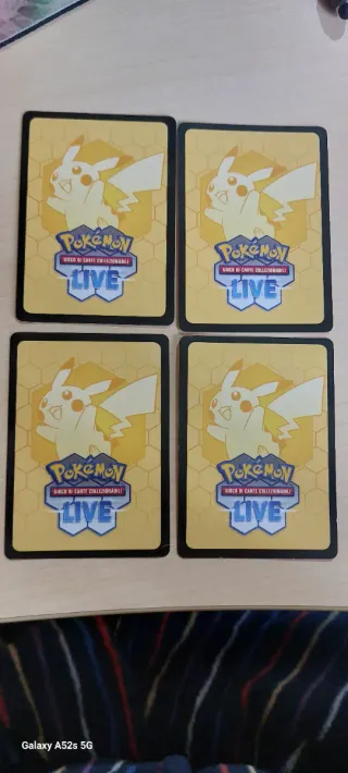 4 Carte Pokemon Live Gioco di Carte Collezionabili