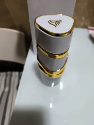 Perfume Yara - Botella Gris y Dorada