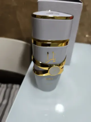 Perfume Yara - Botella Gris y Dorada