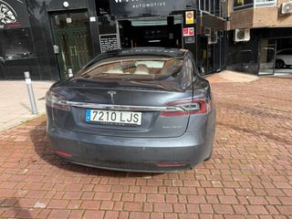Tesla Model S 2021
