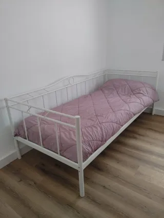 Cama 90 metálica + colchón rosa