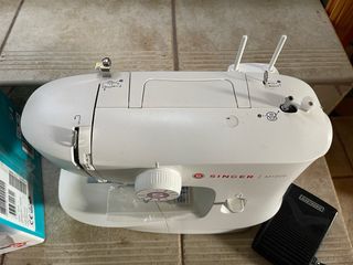 Máquina de coser Singer M1605