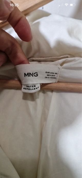 Abrigo Mango Plumas Beige.