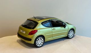 Maqueta Peugeot 207 Norev escala 1:18