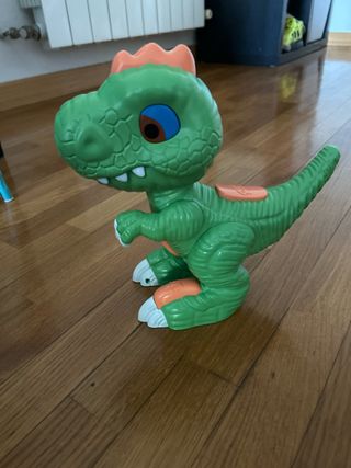 Dinosaurio de juguete verde