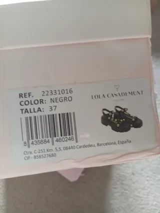 Sandalias Lola Casademunt negras y doradas