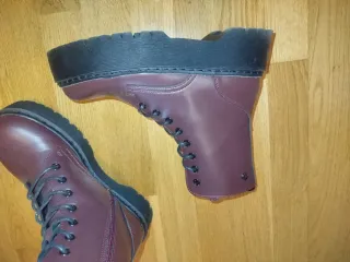 Botas estilo militar color berenjena