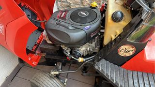 Trattore tosaerba Hydro 18,5 HP 102 di taglio