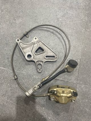 Aprilia RS 125 Pinza Freno y Soporte