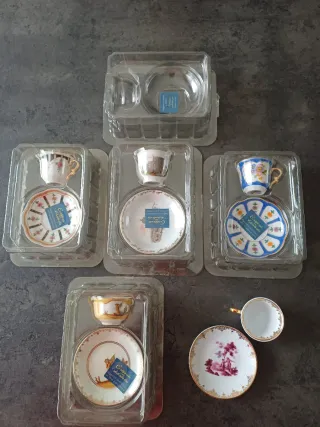 Set 5 tazzine e piattini in porcellana