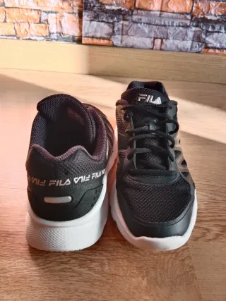 Zapatillas Fila Mujer Negras y Blancas