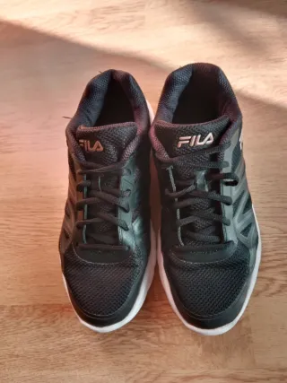 Zapatillas Fila Mujer Negras y Blancas