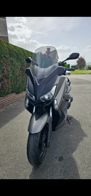 Yamaha X-Max 400cc Maxi Scooter Gris
