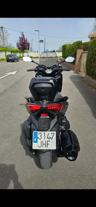 Yamaha X-Max 400cc Maxi Scooter Gris